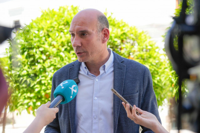 El portavoz del Grupo Parlamentario Popular, José Ángel Sánchez Juliá, en declaraciones a los medios de comunicación.