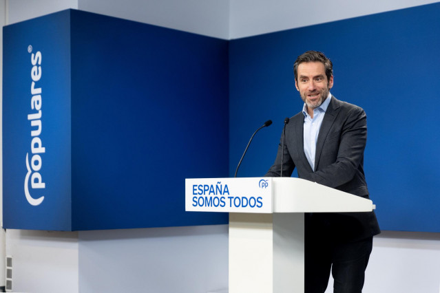 Archivo - El vicesecretario de Cultura y portavoz del Partido Popular, Borja Sémper, durante una rueda de prensa