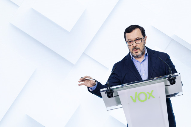 Archivo - El portavoz de VOX, José Antonio Fúster, durante una rueda de prensa