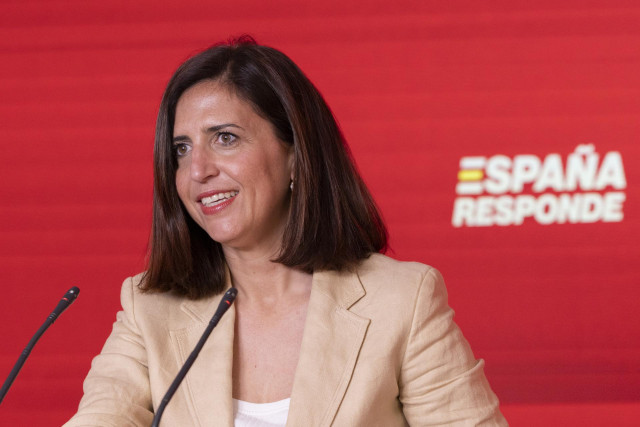 La portavoz del PSOE, Esther Peña, ofrece una rueda de prensa en Ferraz después de la reunión de la Ejecutiva Federal.