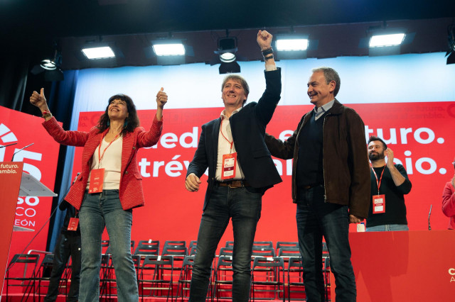 Archivo - (I-D) La ministra de Igualdad, Ana Redondo, el secretario general del PSOE de Castilla y León, Carlos Martínez, y el expresidente del Gobierno, José Luis Rodríguez Zapatero.