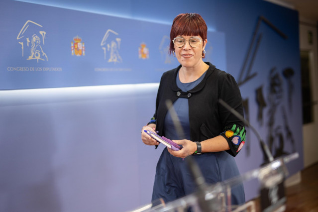 La portavoz de Compromís en el Congreso, Águeda Micó, durante una rueda de prensa anterior a la Junta de Portavoces, en el Congreso de los Diputados, a 20 de mayo de 2025, en Madrid (España).