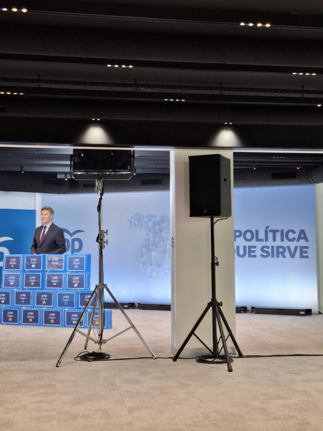 El presidente del PP, Alberto Núñez Feijóo, presenta los avales de cara al congreso nacional del partido.