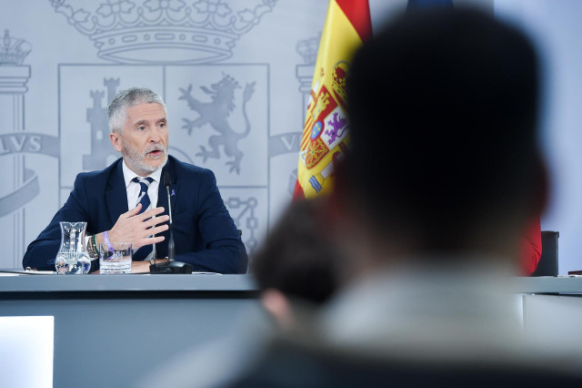 Archivo - El ministro del Interior, Fernando Grande-Marlaska, durante una rueda de prensa posterior a la reunión de un Consejo de Ministros