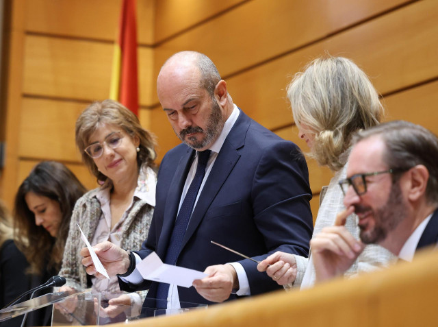Archivo - El presidente del Senado, Pedro Rollán, durante la sesión plenaria del Senado, a 19 de noviembre de 2024, en Madrid (España).