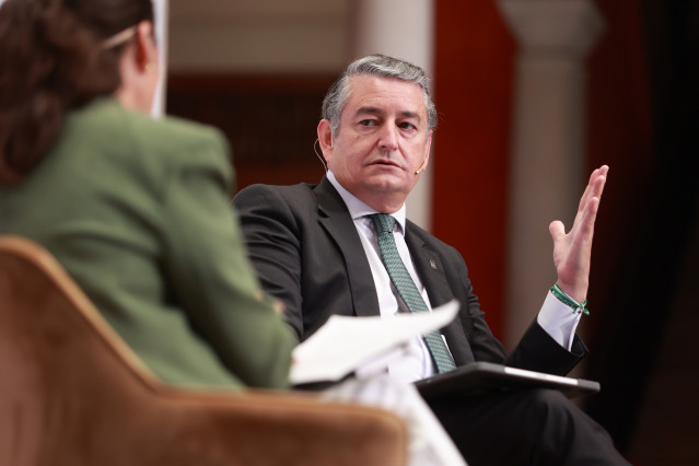 El consejero de la Presidencia, Interior, Diálogo Social y Simplificación Administrativa, Antonio Sanz, interviene durante el foro. A 27 de mayo de 2025, en Sevilla (Andalucía, España). El consejero de la Presidencia, Interior, Diálogo Social y Simplifica