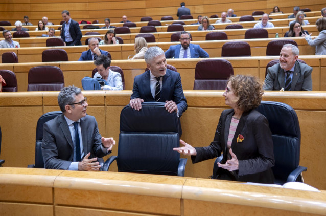 El ministro de la Presidencia, Justicia y Relaciones con las Cortes, Félix Bolaños; el ministro del Interior, Fernando Grande-Marlaska, y la vicepresidenta primera y ministra de Hacienda, María Jesús Montero, durante la sesión de control al Gobierno.