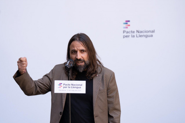 El diputado de ERC en el Parlament Jordi Albert interviene durante la firma del Pacte Nacional per la Llengua, a 13 de mayo de 2025, en Barcelona, Catalunya (España). Foto de archivo