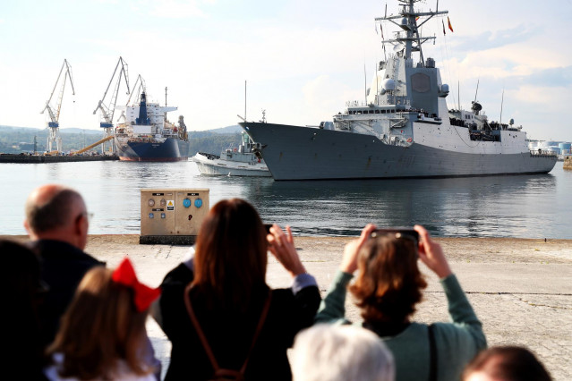 Llegada de la fragata 'Álvaro de Baztán' conocido con Patiño al muelle número 4 del Arsenal Militar de Ferrol, a 18 de mayo. Archivo.