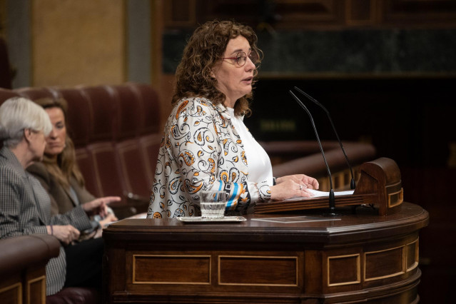 La diputada de ERC Inés Granollers interviene durante una sesión plenaria, en el Congreso de los Diputados, a 8 de mayo de 2025, en Madrid (España).