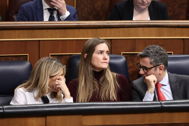 Archivo - (I-D) La vicepresidenta segunda y ministra de Trabajo, Yolanda Díaz; la vicepresidenta tercera y ministra para la Transición Ecológica, Sara Aagesen y el ministro de la Presidencia, Relaciones con las Cortes y Justicia, Félix Bolaños, durante un