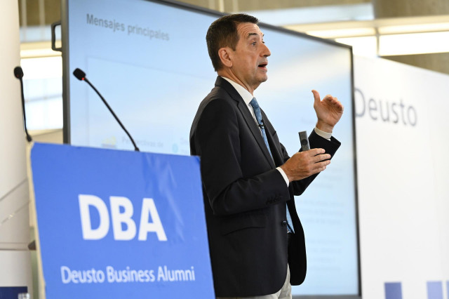 El responsable de Análisis Económico de BBVA Research, Rafael Doménech, durante un encuentro en Bilbao, Vizcaya, País Vasco (España).