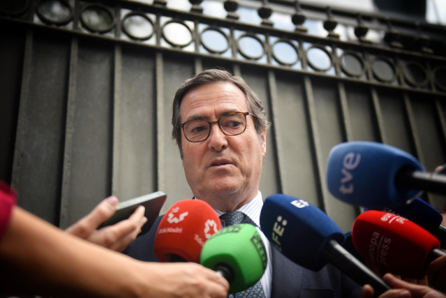 El presidente de la CEOE, Antonio Garamendi, ofrece declaraciones sobe la Asamblea General Electoral de CEPYME, a 20 de mayo de 2025, en Madrid (España).