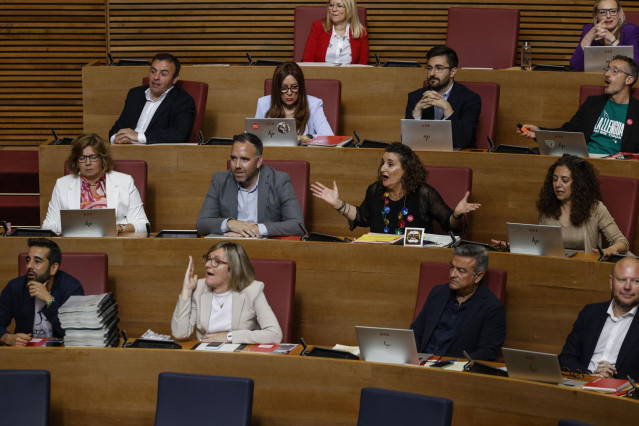 Diputados socialistas durante el debate de los presupuestos, este miércoles en Les Corts