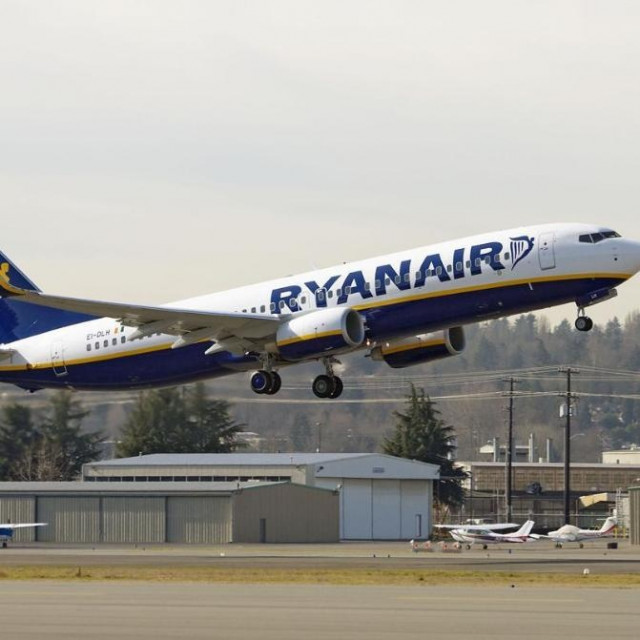 Archivo - Avión de Ryanair