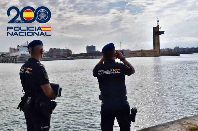 Agentes de la Policía Nacional en tareas de vigilancia.