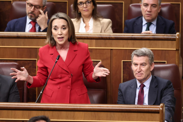 Archivo - La secretaria general del PP, Cuca Gamarra, interviene durante una sesión de control al Gobierno, en el Congreso de los Diputados, a 19 de marzo de 2025, en Madrid (España)