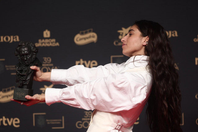 Archivo - La actriz Carolina Yuste posa tras recibir el Goya a Mejor actriz protagonista, por 'La infiltrada', en la 39º edición de los Premios Goya, en el Palacio de Exposiciones y Congresos de Granada, a 8 de febrero de 2025, en Granada, Andalucía (Espa