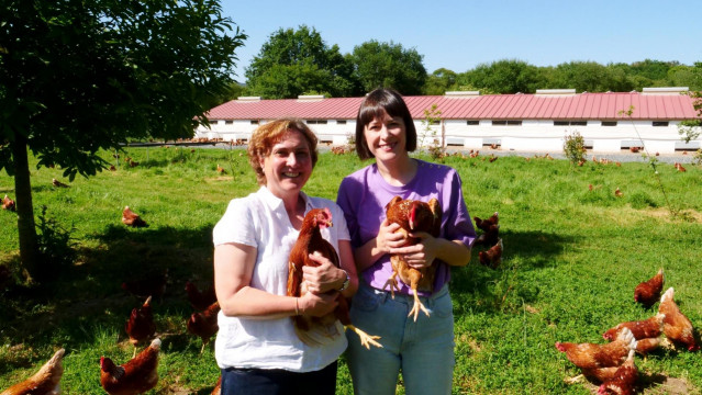 La líder del BNG, Ana Pontón, visita en Antas de Ulla la granja de Pazo de Vilane