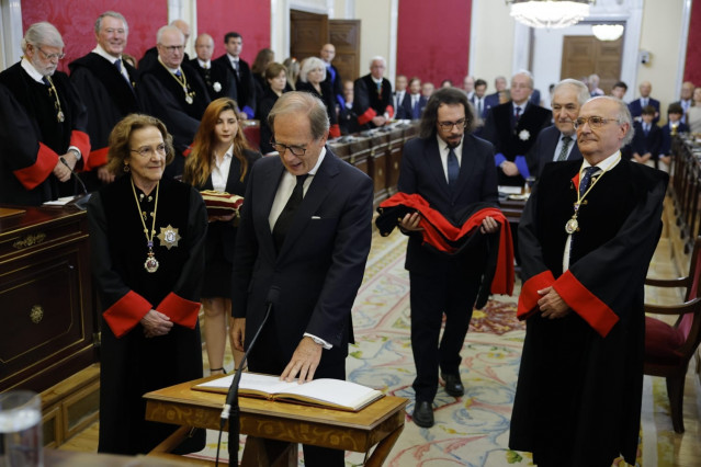 El nuevo consejero nato del Consejo de Estado, Luis María Cazorla, en el acto de toma de posesión.