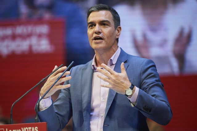 Archivo - El presidente del Gobierno y secretario general del PSOE, Pedro Sánchez, interviene durante un acto electoral, en el Palacio de Festivales, a 22 de mayo de 2023, en Santander, Cantabria (España).