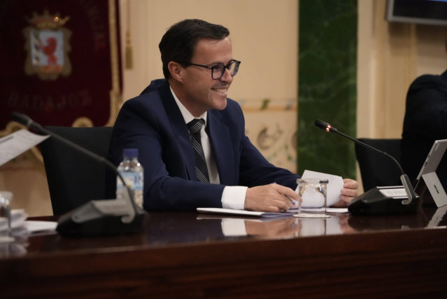 Miguel Angel Gallardo en el pleno en el que ha renunciado como presidente de la Diputación de Badajoz