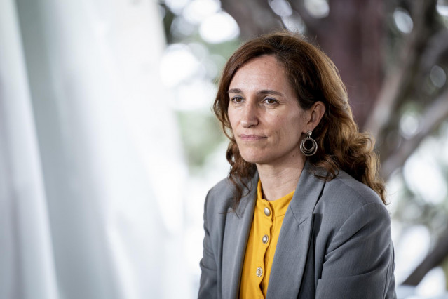 La ministra de Sanidad, Mónica García, durante la celebración en Móstoles de las fiestas del 2 de mayo, a 2 de mayo de 2025, en Móstoles, Madrid (España).