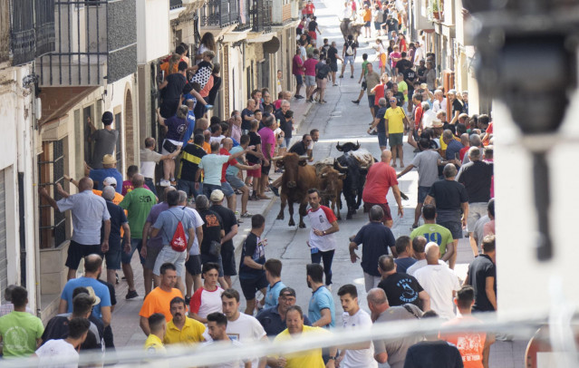 Archivo - Festejo de 'bous al carrer' en imagen de archivo