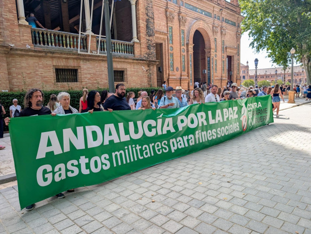 Imagen de la presentación en Sevilla de la manifestación y el manifiesto de la Plataforma andaluza por la paz, contra el rearme y la guerra.