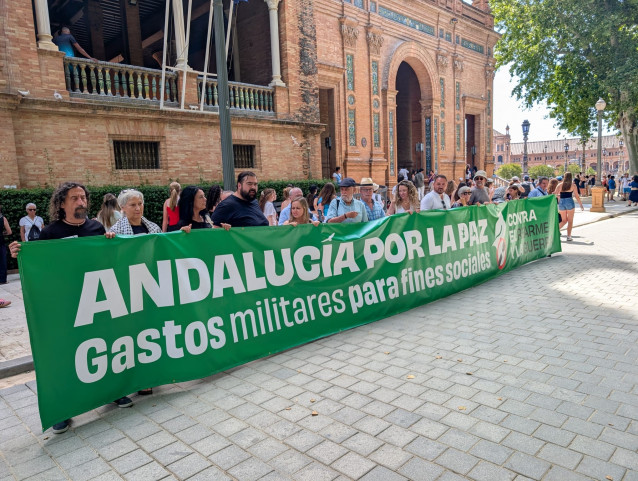 Imagen de la presentación en Sevilla de la manifestación y el manifiesto de la Plataforma andaluza por la paz, contra el rearme y la guerra.