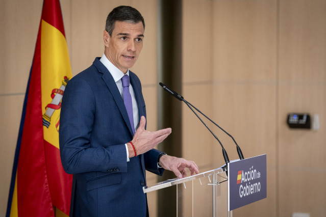 El presidente del Gobierno, Pedro Sánchez, visita el centro de atención telefónica y telemática del Instituto Nacional de la Seguridad Social, a 29 de mayo de 2025, en Leganés (Madrid). Sánchez ha visitado el centro con motivo del quinto aniversario de la