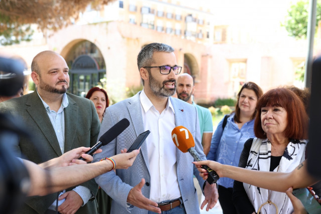 Francisco Lucas junto a la presidenta del PSOE, Cristina Narbona, que ha asistido esta mañana a la primera reunión de la nueva Comisión Ejecutiva Municipal del PSOE de Cartagena