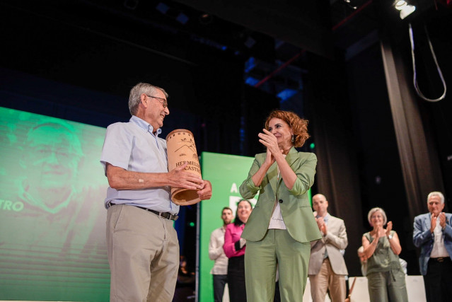 María Jesús Montero y Miguel Delibes, este sábado en Salteras (Sevilla)