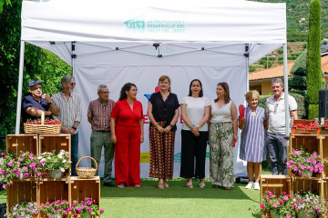 La directora general de Desarrollo Rural, Mª Ángeles Muriel, en la inauguración de la XIV Feria de la Cereza en el Valle del Jerte 'Cerecera' 2025, en Navaconcejo