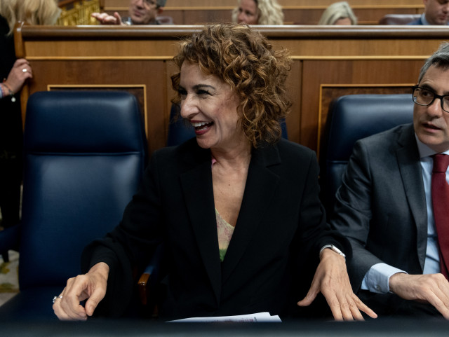 Archivo - La vicepresidenta primera y ministra de Hacienda, María Jesús Montero, durante una sesión de control al Gobierno, en el Congreso de los Diputados, a 9 de abril de 2025, en Madrid (España).