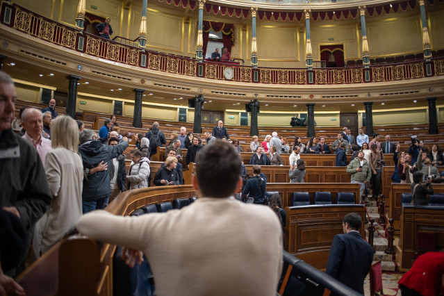 Archivo - Ciudadanos en el hemiciclo durante unas Jornadas de Puertas Abiertas.