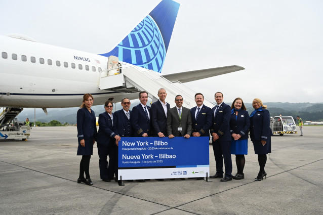 Tripulación del primer vuelo directo Bilbao-Nueva York