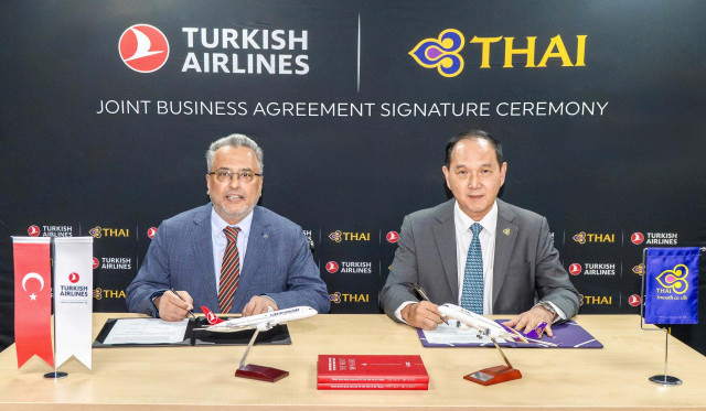 Firma del acuerdo entre Turkish Airilines y Thai.