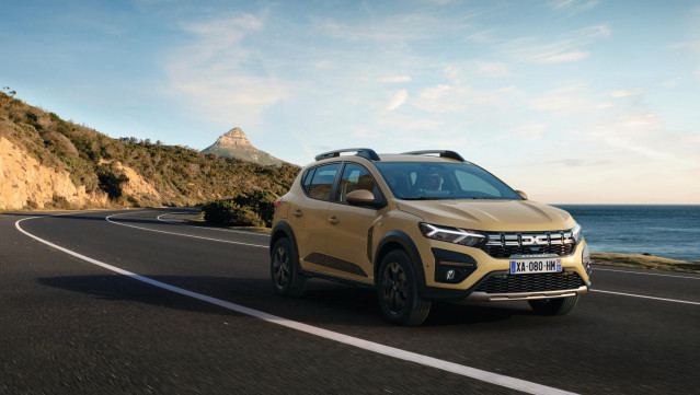 Archivo - El Dacia Sandero y Toyota, líderes en ventas en el mes de mayo por tipo de modelo y marca más popular.
