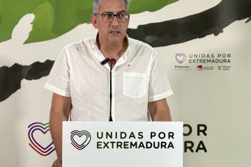 El diputado de Unidas por Extremadura, Joaquín Macías, en una rueda de prensa.