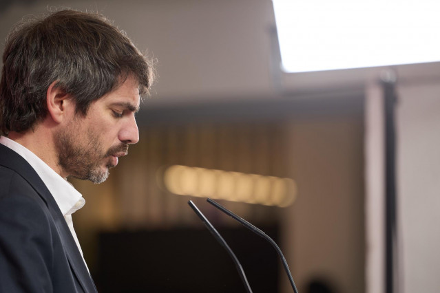 Archivo - El portavoz de Sumar, Ernest Urtasun, durante una rueda de prensa.
