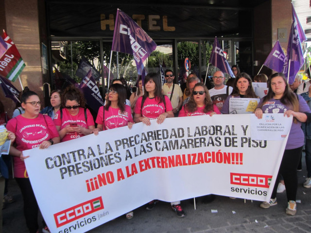 Archivo - Inicio de la manifestación de las camareras de piso