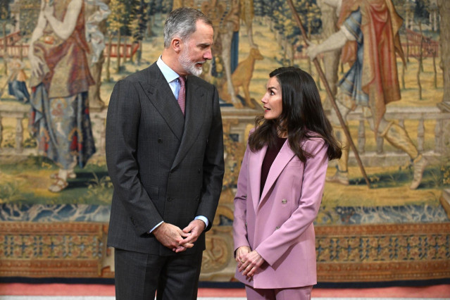 Archivo - El Rey Felipe y la Reina Letizia durante la reunión anual del Patronato Instituto Cervantes celebrada en el Palacio Real de El Pardo, a 05 de febrero de 2025, en Madrid (España).