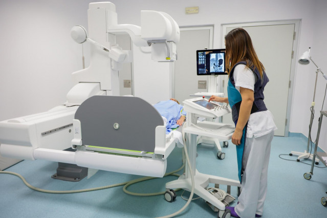 Archivo - Sala de radiología en un hospital español.