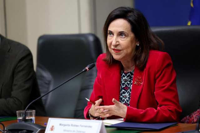 Archivo - La ministra de Defensa, Margarita Robles, en una videoconferencia con los jefes de los contingentes desplegados en Letonia y Eslovaquia.