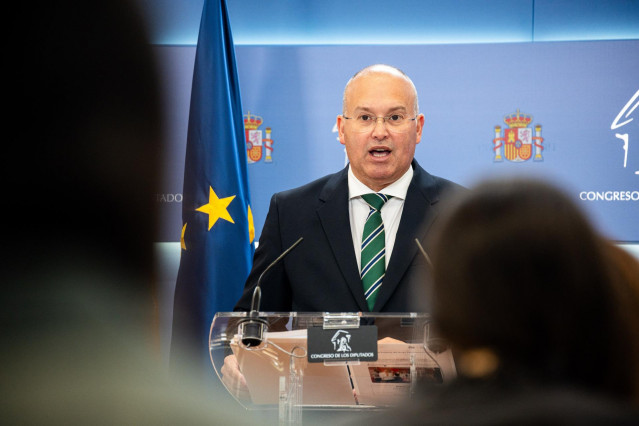 El portavoz del PP en el Congreso, Miguel Tellado, durante una rueda de prensa en el Congreso de los Diputados, a 3 de junio de 2025, en Madrid (España).