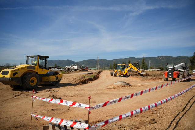 Archivo - Viviendas en construcción en Huerta de Santa Isabel, Córdoba.