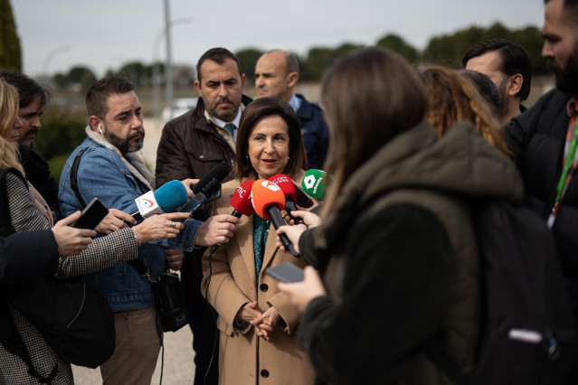 Archivo - La ministra de Defensa, Margarita Robles, ofrece declaraciones a los medios durante su visita al Instituto Nacional de Técnica Aeroespacial (INTA), a 24 de febrero de 2025, en Torrejón de Ardoz, Madrid (España).