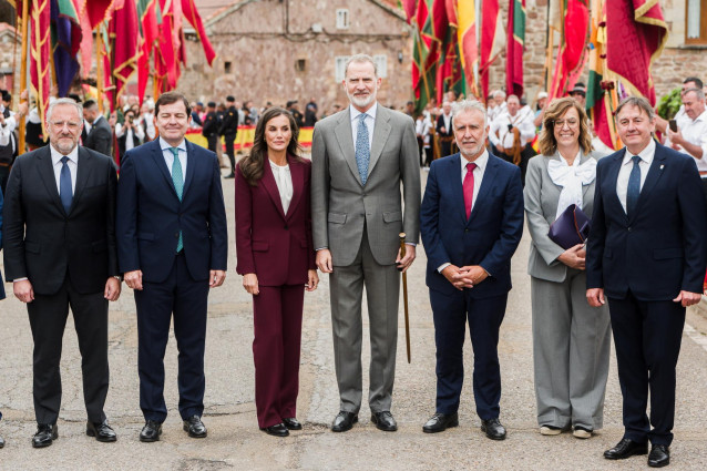 Los Reyes Felipe VI y Letizia, acompañados por el presidente de la Junta, Alfonso Fernández Mañueco y por el ministro de Política Territorial, Víctor Ángel Torres, asisten al acto solemne por la conmemoración del 1.200 aniversario del Fuero de Brañosera