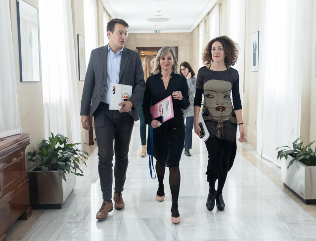Archivo - Los diputados de Sumar Aina Vidal(d) y Jorge Pueyo, llegan a una reunión de la Junta de Portavoces, en el Congreso de los Diputados, a 19 de noviembre de 2024, en Madrid (España).